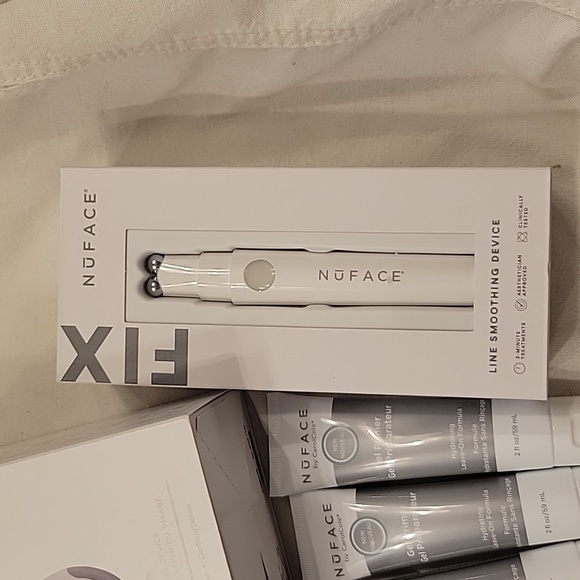 NuFACE Facial Toning and Line Smoothing Device Set - Picture 3 of 6